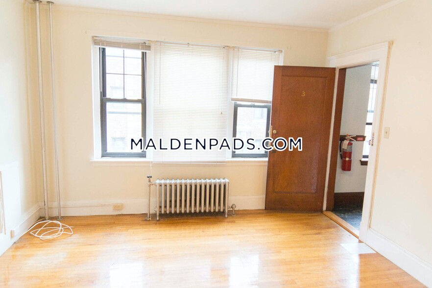 Building Photo - 349 Pleasant St