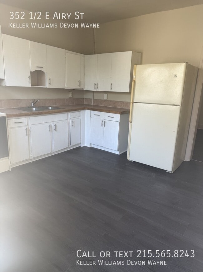 Building Photo - 352 1/2 E Airy St-