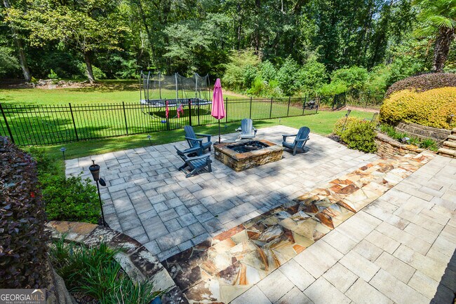 Building Photo - 2210 Spalding Dr