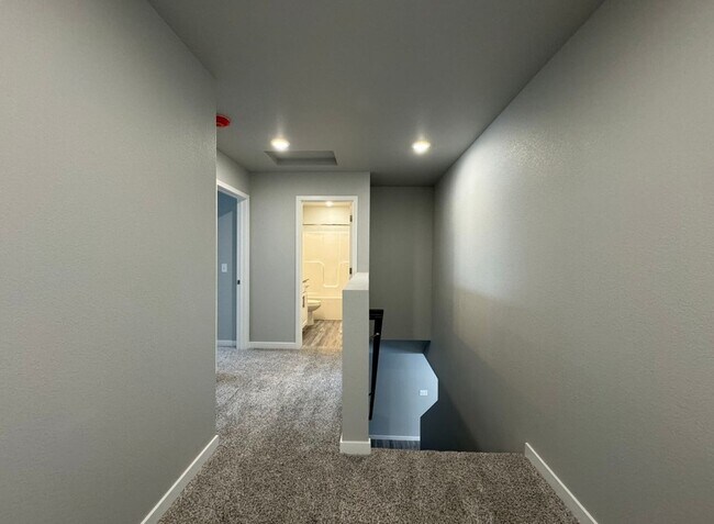 Building Photo - 3916 Scorpio Dr SE