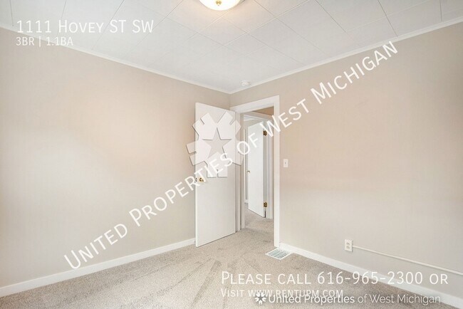 Building Photo - Available Now | 3 Bedroom 1.5 Bath Single ...