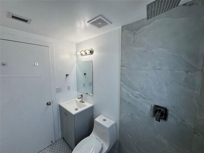 Building Photo - 1971 NW 2nd Ct