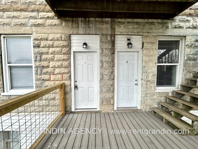Building Photo - 421 Elm Ave