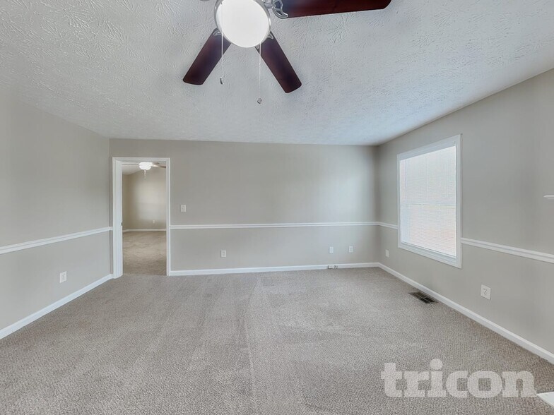 Building Photo - 202 Larson Ln