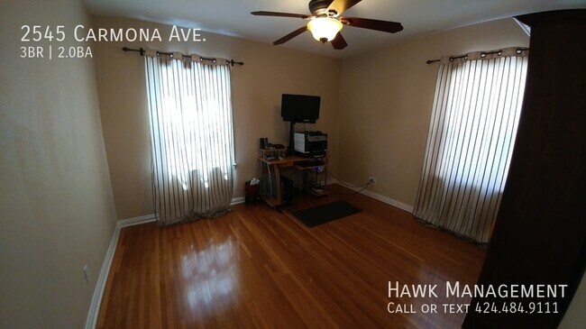 Building Photo - 2545 Carmona Ave