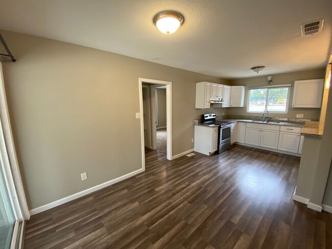 Building Photo - NE Visalia home coming soon!