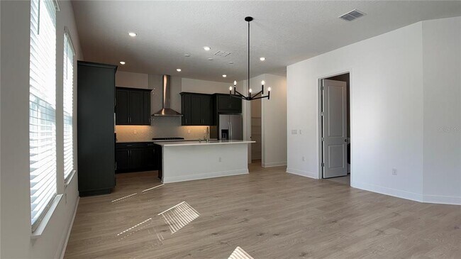 Building Photo - 14415 Crest Palm Ave