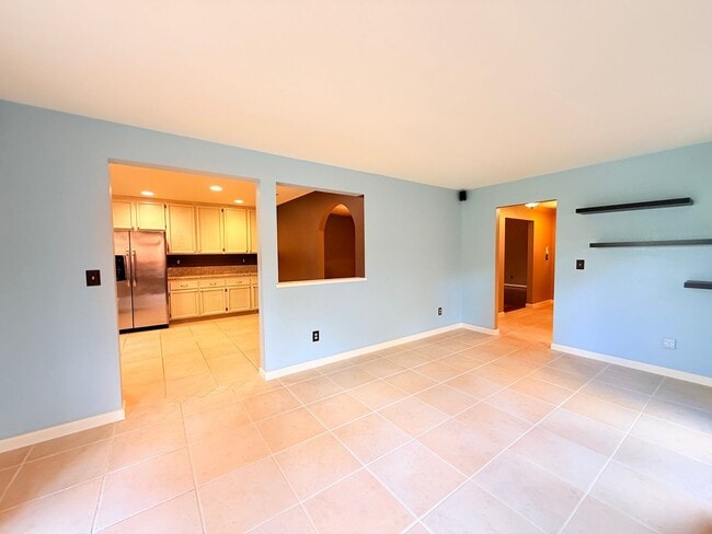 Building Photo - Charming and Move-in Ready, 3BD/2.5BA, Two-Story Townhome in Canyon Green at Canyon Lakes in San ...