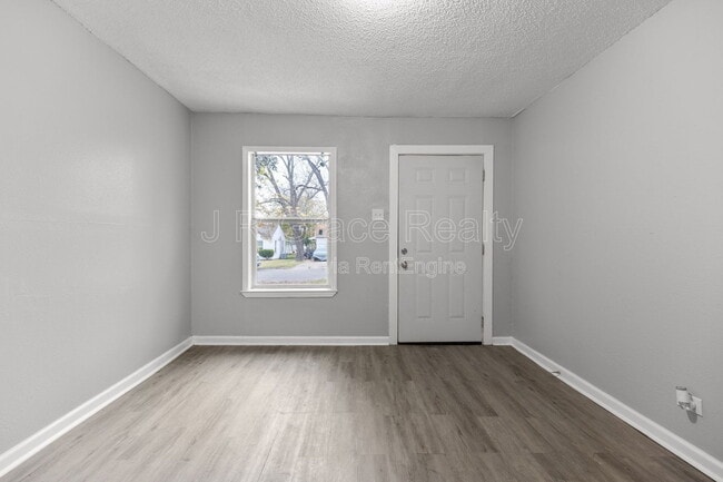 Building Photo - 3905 Hay Ave