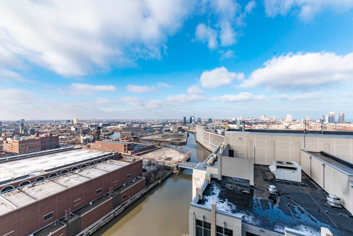 Building Photo - 700 N Larrabee St