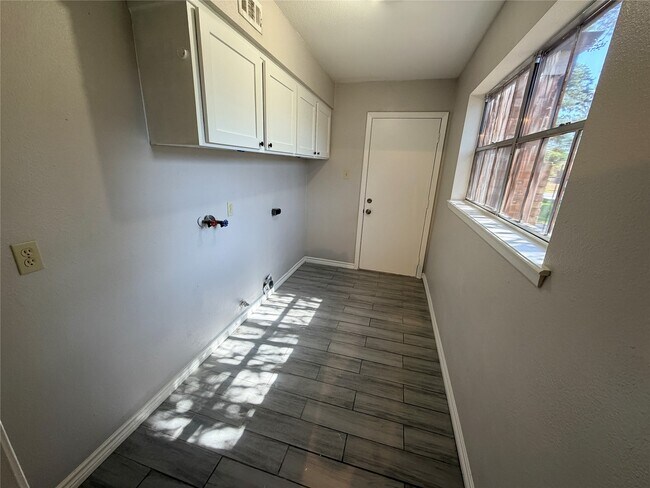 Building Photo - 1607 Chestnut Ridge Rd