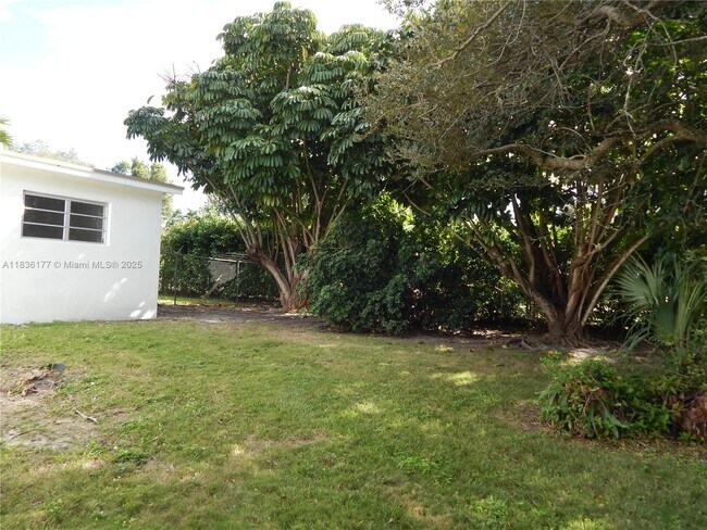 Building Photo - 7800 SW 69th Ave