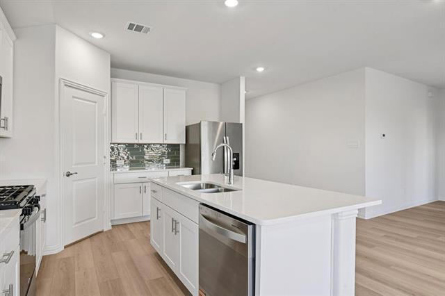 Building Photo - 700 London Town Ln