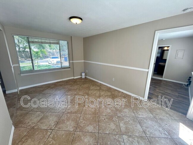 Building Photo - 4106 W San Rafael St