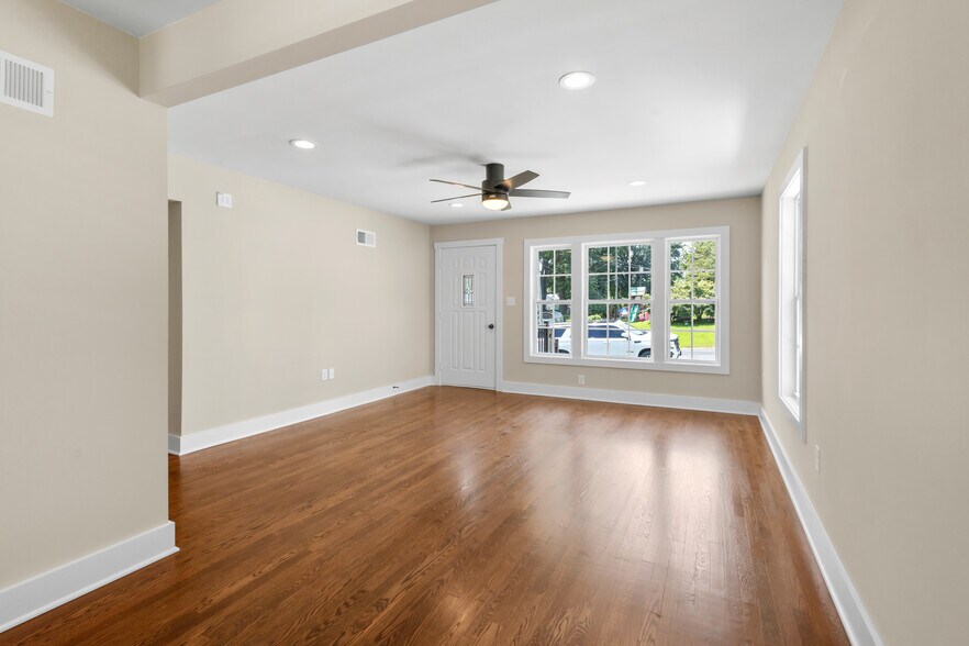 Building Photo - 2628 Linden Pl