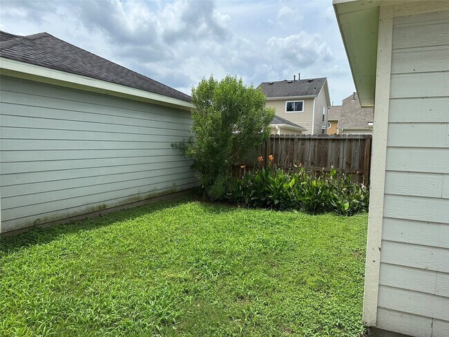 Building Photo - 3910 Mossy Pl Ln