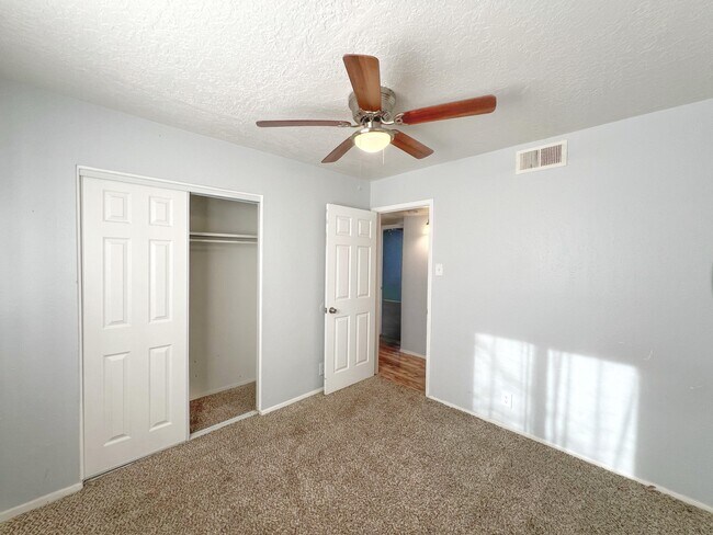 Building Photo - 12509 Nambe Ave NE