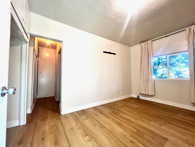 Building Photo - 7449A La Jolla Boulevard