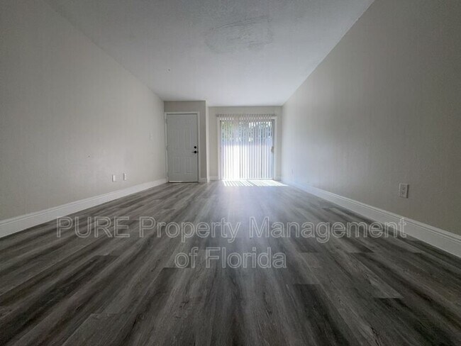 Building Photo - 5485 SE 30th Pl