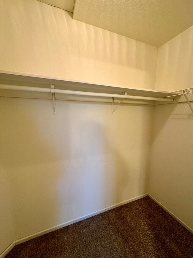 Building Photo - Adorable Home in SW Redmond with Huge Back...