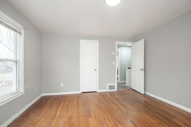 Building Photo - 2 BED 1 BATH BEAUTIFUL SINGLE FAMILY HOME