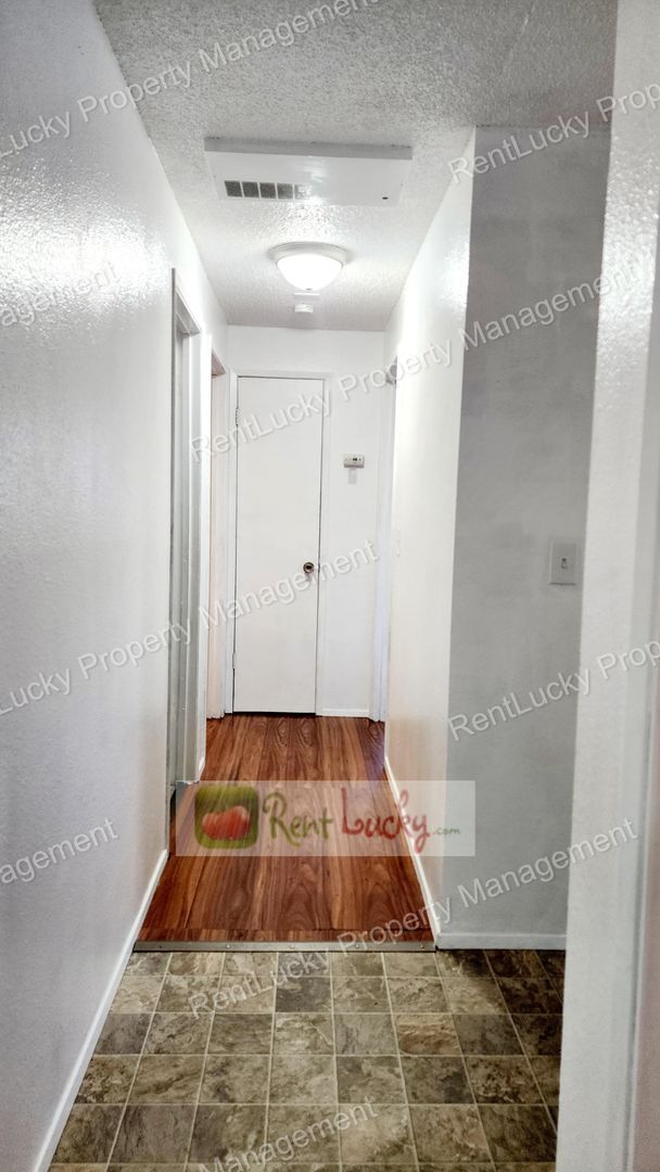 Building Photo - Green-Parkland Duplex