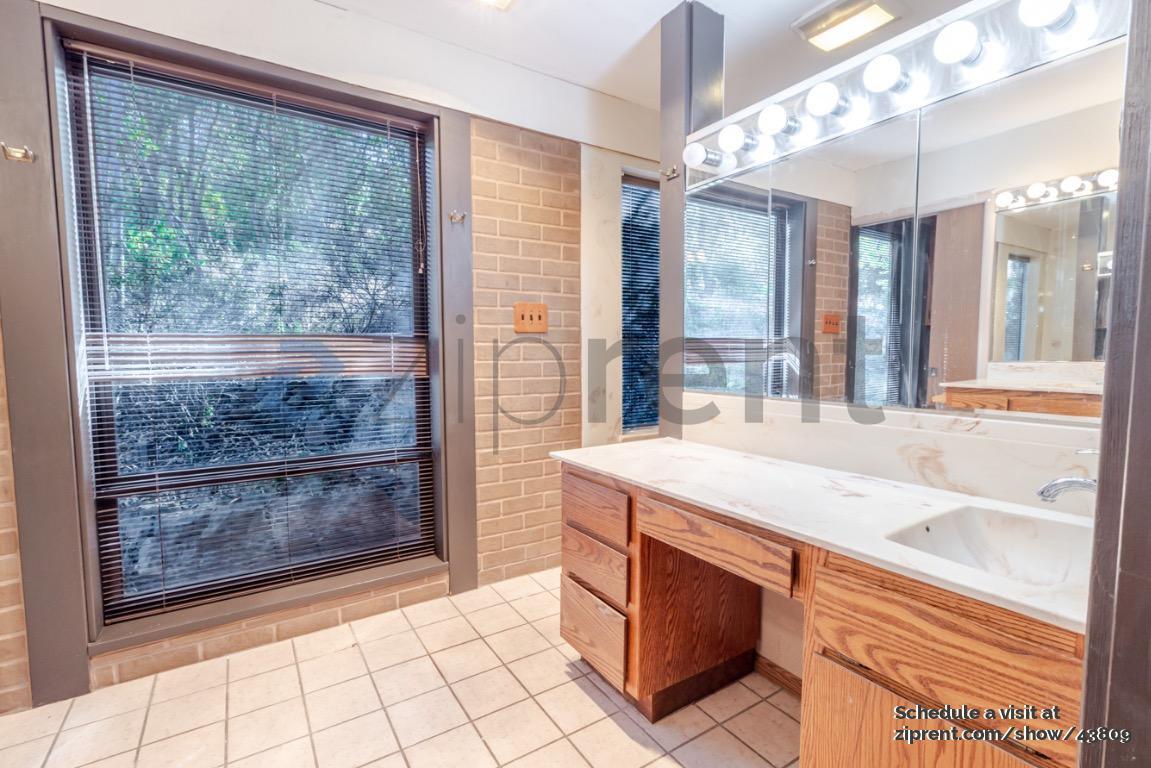 Building Photo - 3561 Castlebrook Rd