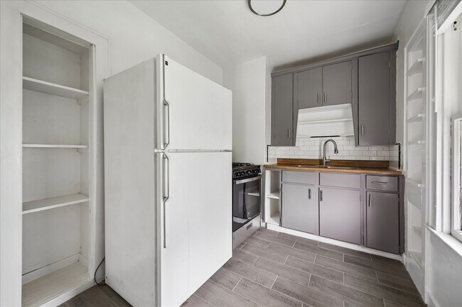 Building Photo - 2510 Kingston St