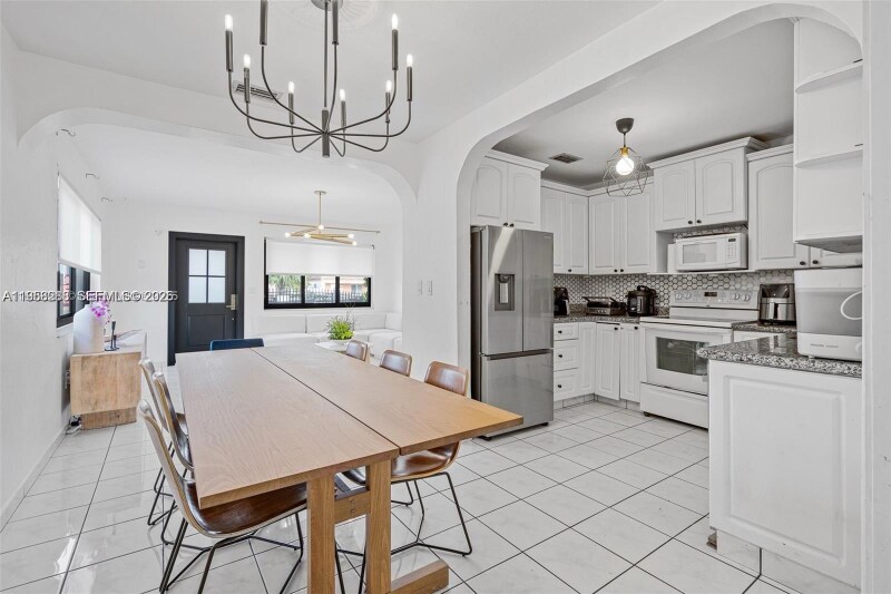 Building Photo - 6418 SW 39th Terrace