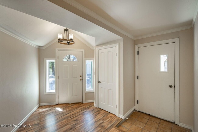 Building Photo - 847 Clubhouse Dr