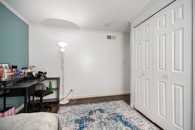 Building Photo - 1921 Williamsburg Dr