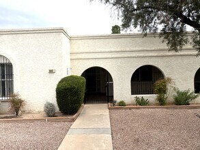 Building Photo - 9061 E Palms Park Dr