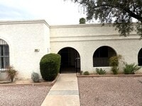 Building Photo - Spacious Eastside townhome with Community Pool