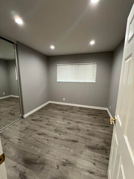 Building Photo - 121 Sinclair Ave