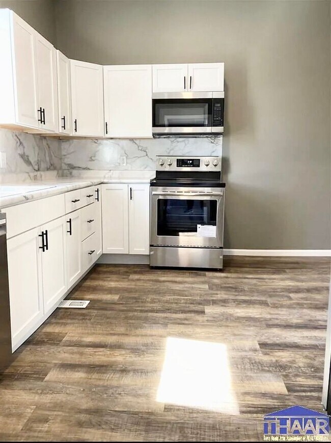 Building Photo - Charming North Side 2BR Home – Updated & M...