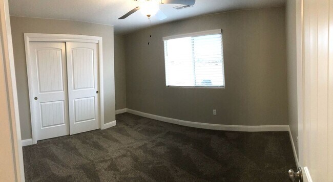 Building Photo - Like New Townhouse in St. George!