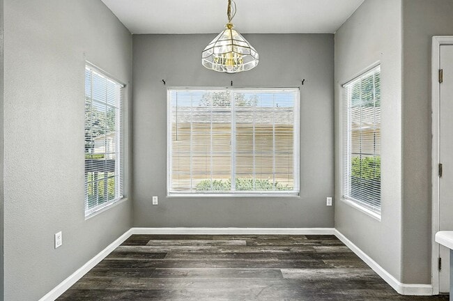 Building Photo - Immaculate Updated 2-Bedroom, 2-Bath Groun...