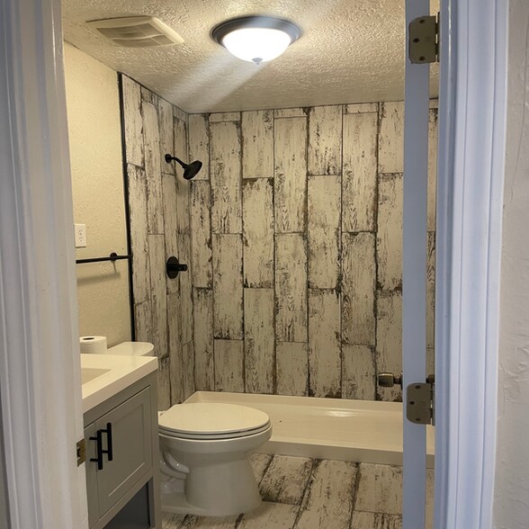 Building Photo - 911 7th St SW