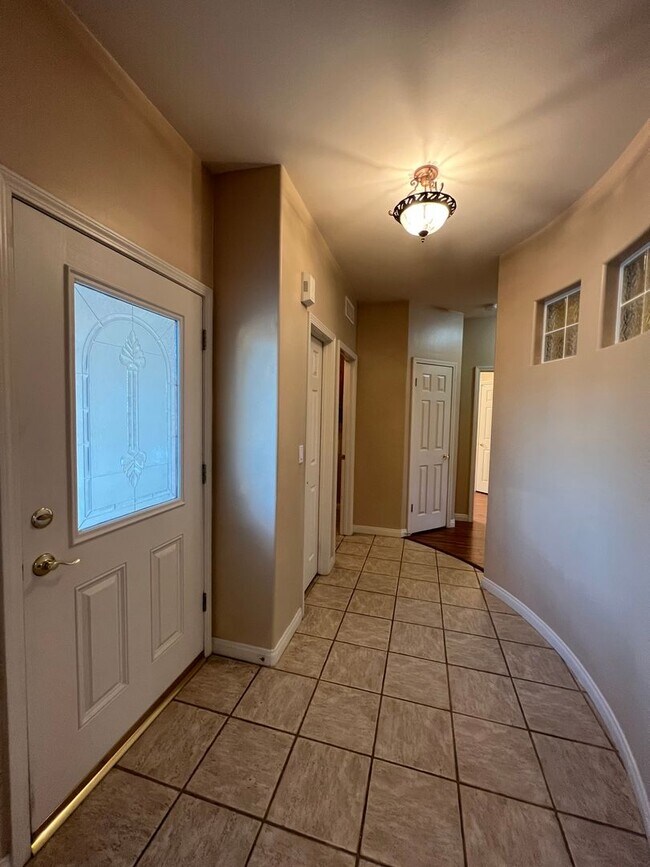 Building Photo - 9914 Paper Moon Way