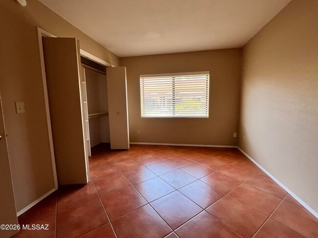 Building Photo - 10117 E Arizmo St