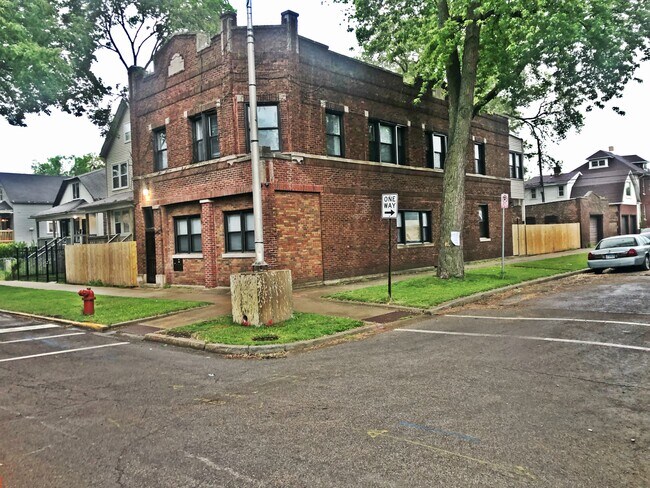 Primary Photo - 8400 S Colfax Ave