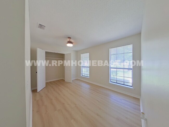 Building Photo - Move-In Special! Fully Renovated 5-Bedroom...