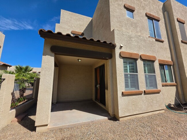 Building Photo - Don Carlos 141