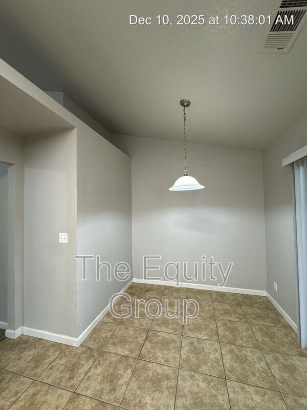 Building Photo - 819 S Pinkham St