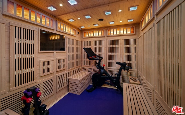 Building Photo - 2001 Sunset Plaza Dr