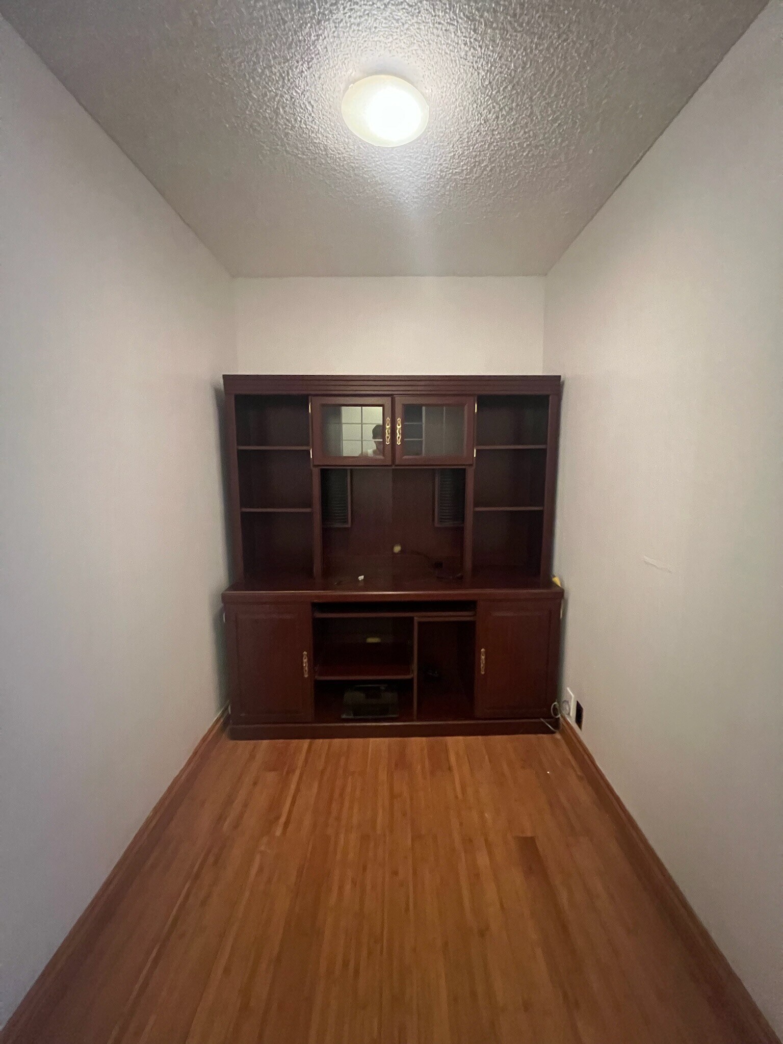 Building Photo - 2 Commodore Dr