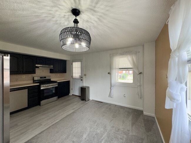 Building Photo - Charming 2 Bedroom/2 Bathroom Townhome in Dundalk, MD!