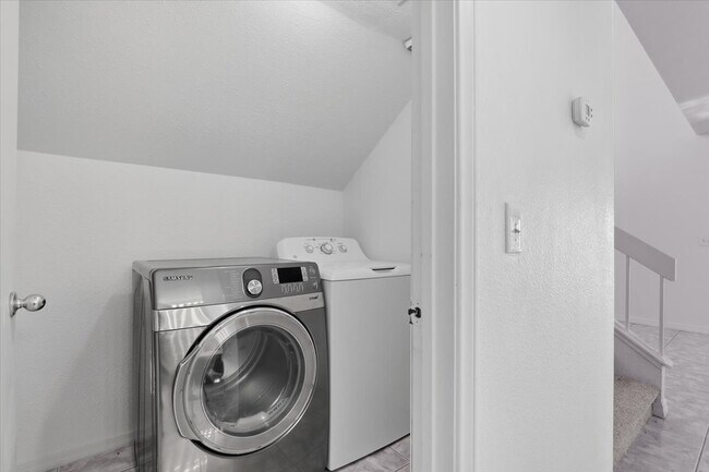 Building Photo - 2408 Sage Pointe Cir