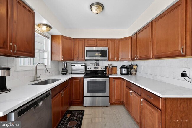 Building Photo - 6118 Bristol Way