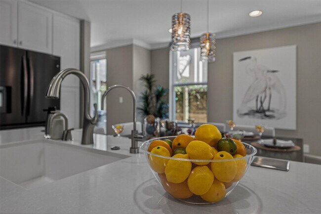 Building Photo - 1215 NE 1st St